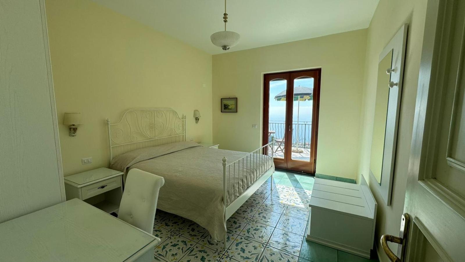 Groove'N'Grove Bed & Breakfast SantʼAgata sui Due Golfi Eksteriør bilde