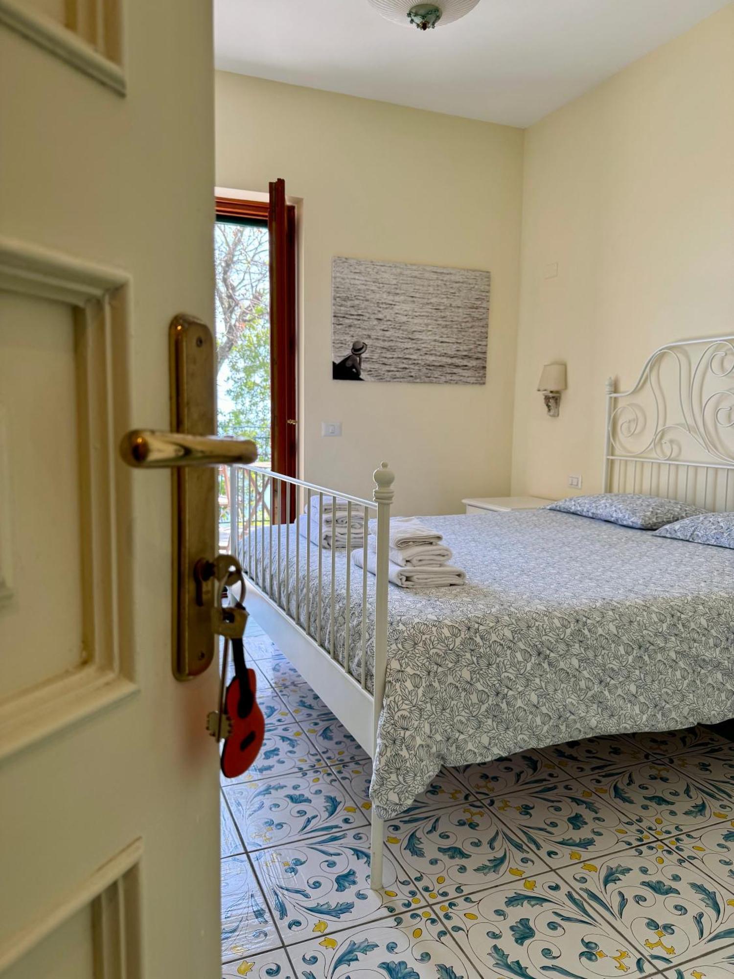 Groove'N'Grove Bed & Breakfast SantʼAgata sui Due Golfi Eksteriør bilde